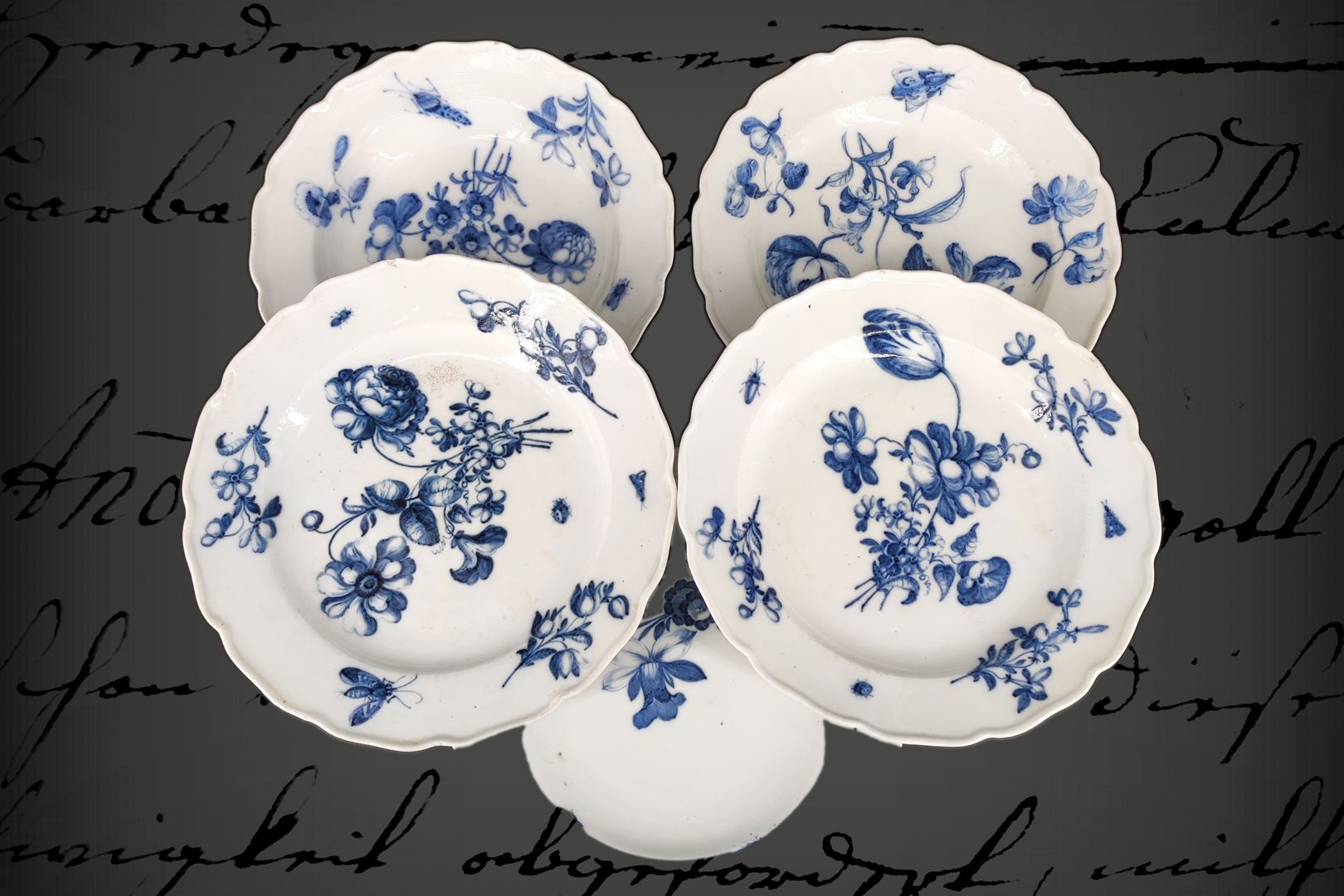 Null 5 assiettes baroques de Meissen, 18e siècle, sous glaçure bleue, avec fleur&hellip;