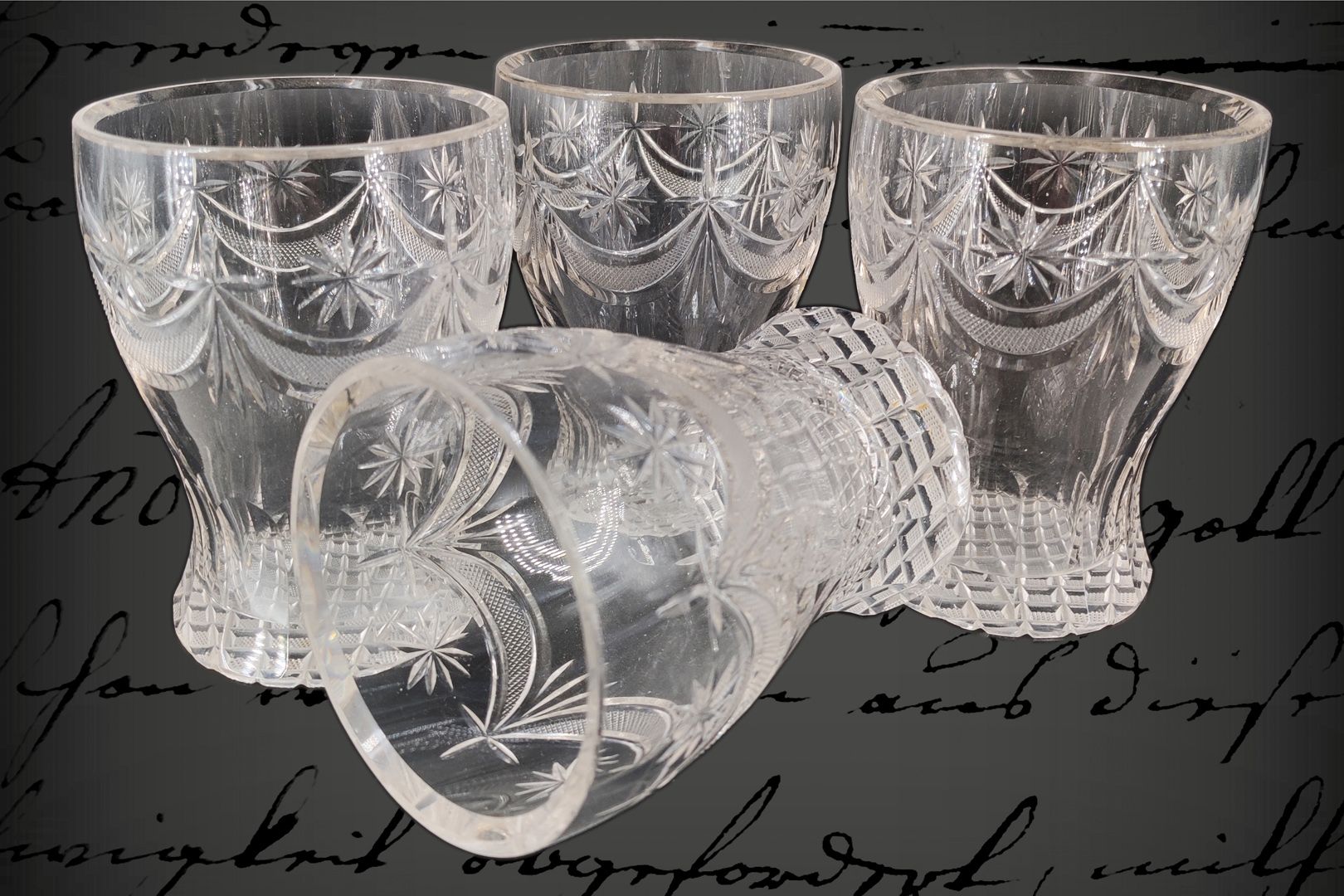 Null 4 gobelets en verre, soufflés à la bouche, taillés, début du 19e siècle, H &hellip;