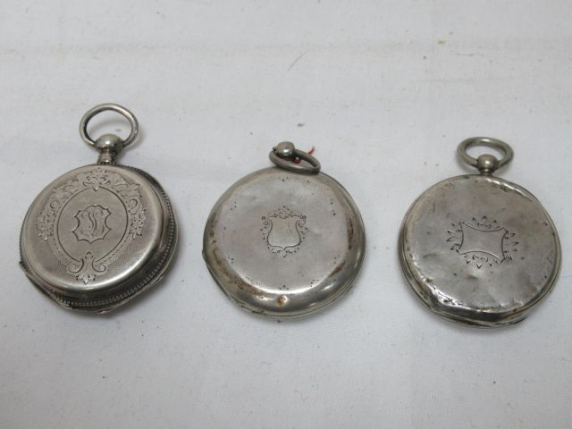 Null Lot de trois montres de gousset en argent. XIXe siècle. A clef. Poids brut &hellip;