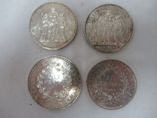 Null Lot de pièces de argent comprenant 3 pièces de 10 frc Hercule (1965) et une&hellip;