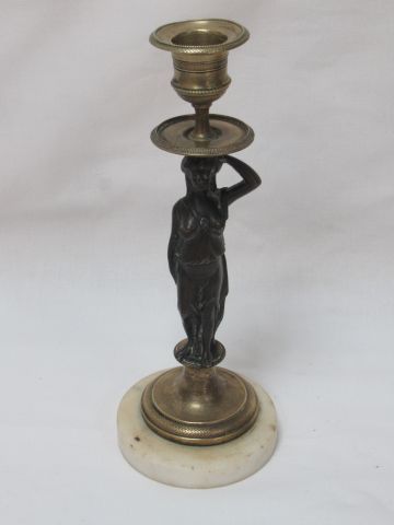 Null Bougeoir en bronze doré et patiné. Socle en pierre dure. Haut.: 21 cm