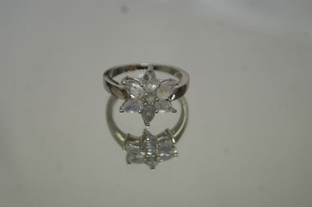 Null Sublime anillo de plata 925/1000 con diseño floral pavimentado con cristal &hellip;