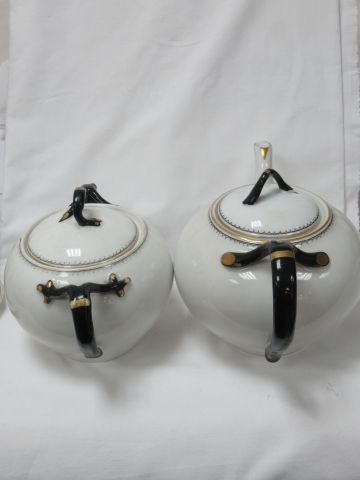 Null LIMOGES Parte de un servicio en porcelana blanca con borde negro y reflejos&hellip;