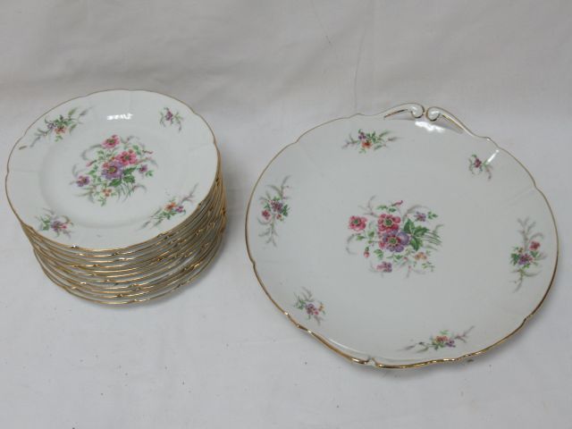 Null LIMOGES Porcelain cake service, including 1 dish and 11 plates.
