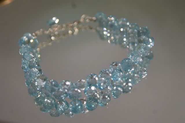 Null Topaz bracelet and silver clasp, L open 18 cm.