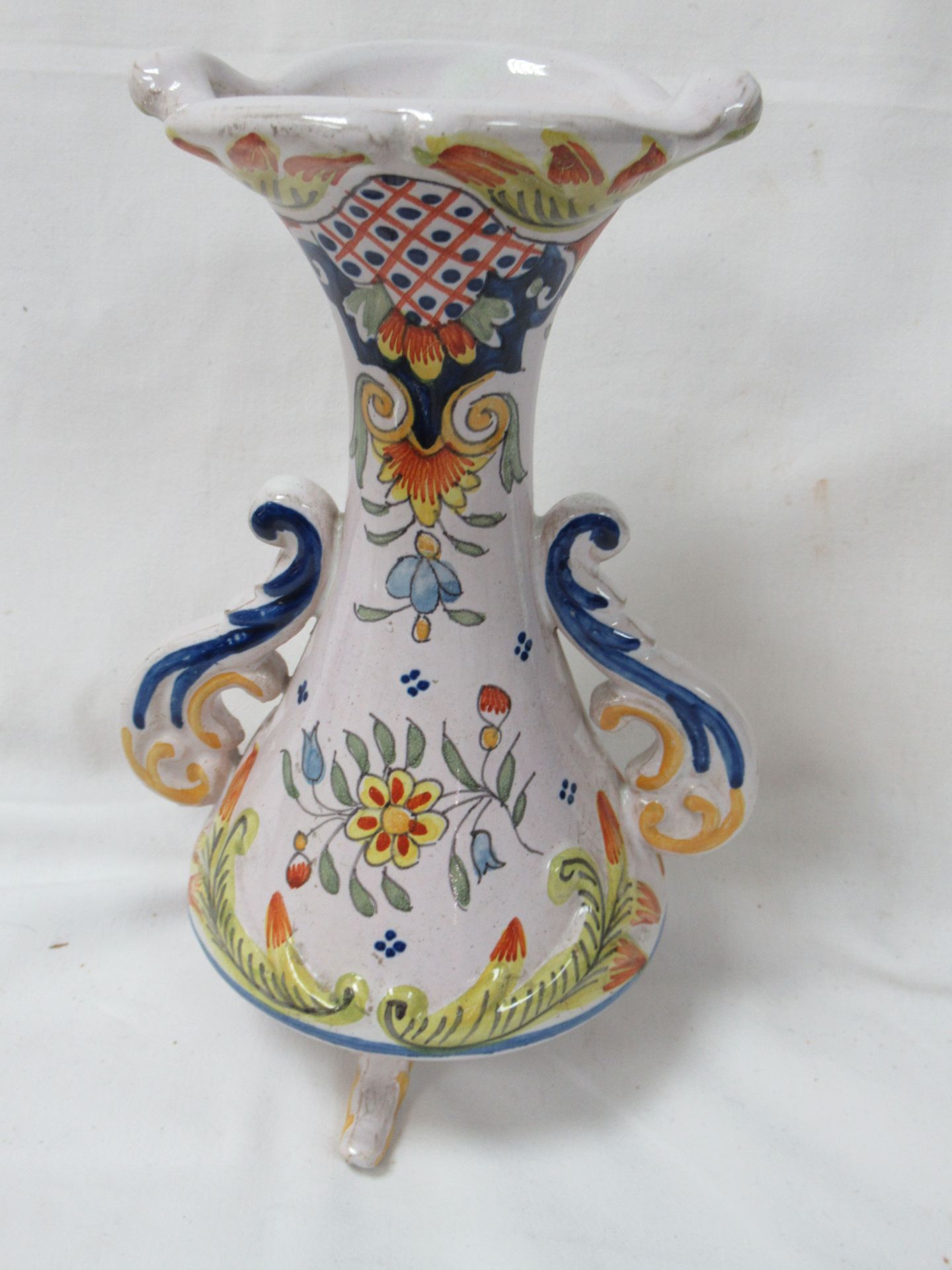 Null 陶器花瓶，"鲁昂 "装饰。高度：21厘米