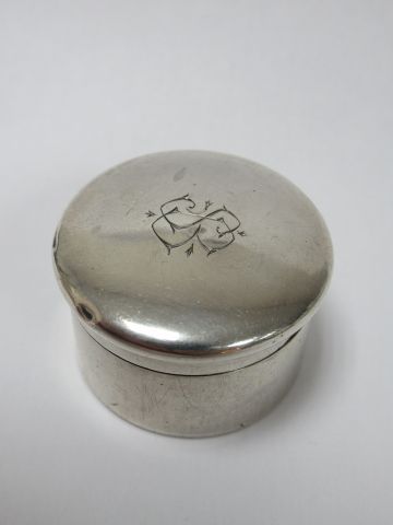 Null Silver pill box, inside in gilt. Figured. Minerva. Weight : 34 g Diameter :&hellip;