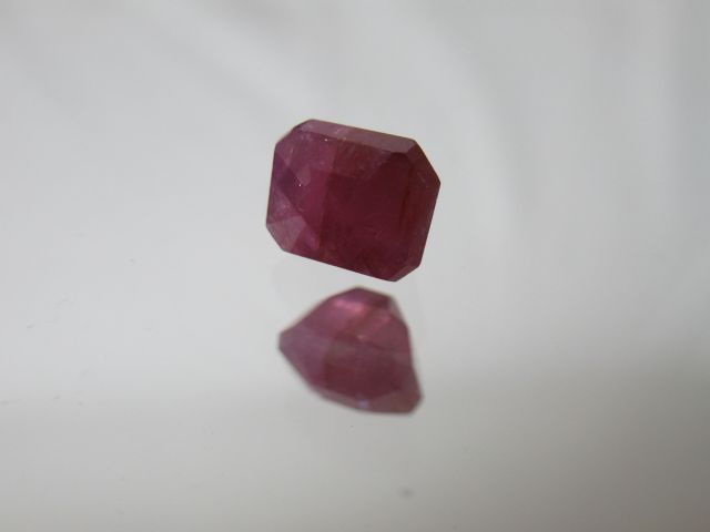 Null 
Ruby, 2.44 carats. With its certificate.
