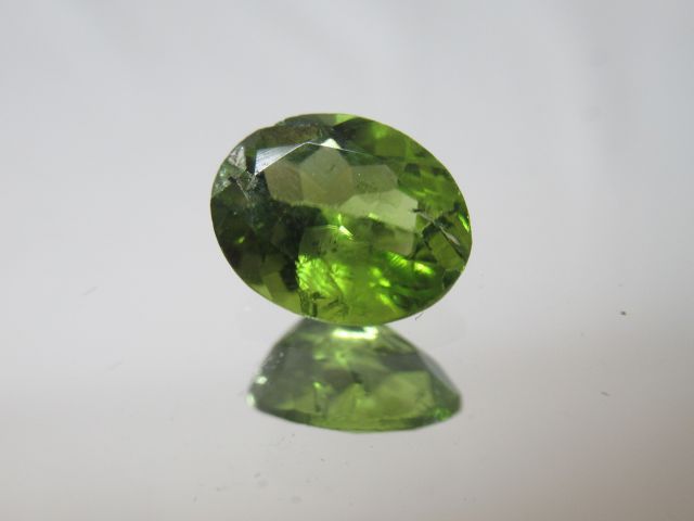 Null Peridot, 2.35 carats. With its certificate.