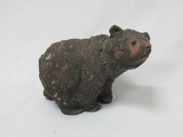 Null Terracotta sculpture of a grizzly bear. Carries a signature . 8 X9 cm