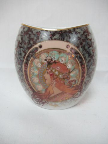 Null GOEBEL 瓷制卵形花瓶，上面有木卡的石版画装饰，显示一个女人的轮廓。12 x 12 cm