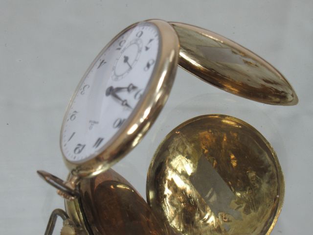 Null OMEGA 18K yellow gold pocket watch. Gross weight: 61.10 g (inner cover and &hellip;