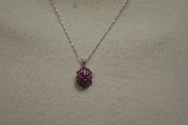 Null Silver necklace 925/1000 made of a pendant paved with many round rubies

an&hellip;