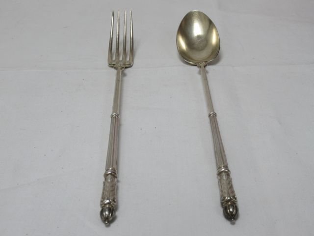 Null Silver cutlery. Weight: 112 g Long: 27 cm (dent in the spoon)