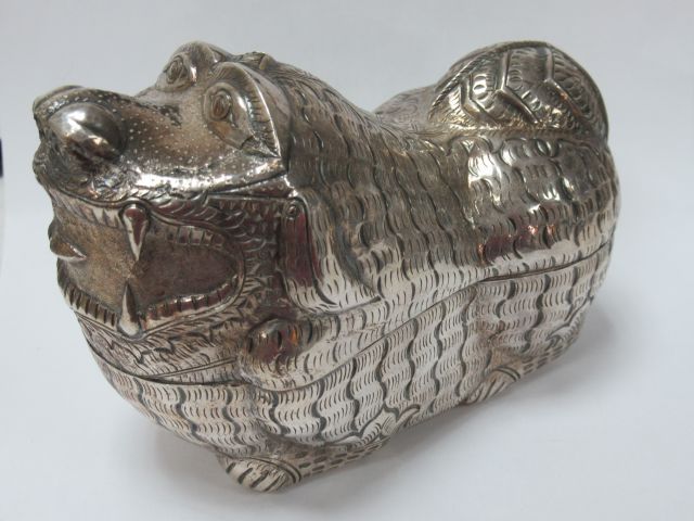Null ASIA Silver box in the shape of a fantastic animal. Weight: 238 g Long: 13 &hellip;