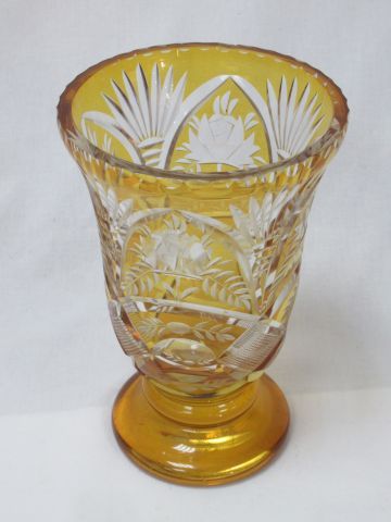 Null BOHEME Vase en cristal taillé jaune et blanc. 19 cm (égrenure)
