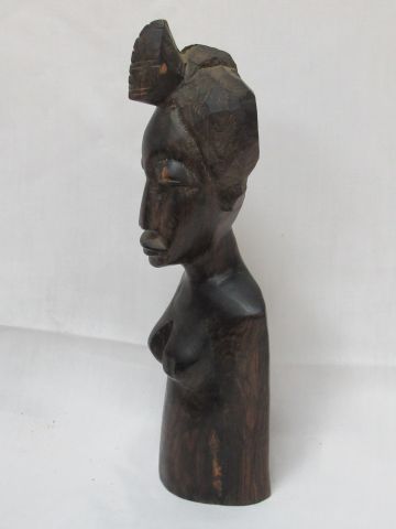 Null 非洲 女性半身雕像的木雕。高度：29厘米