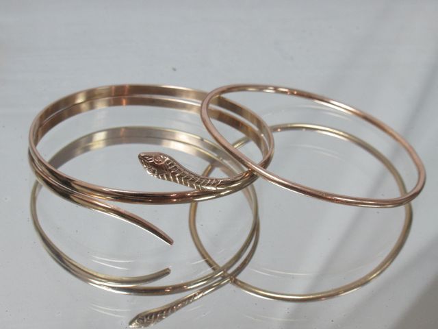 Null Lot of two gold-plated bracelets.