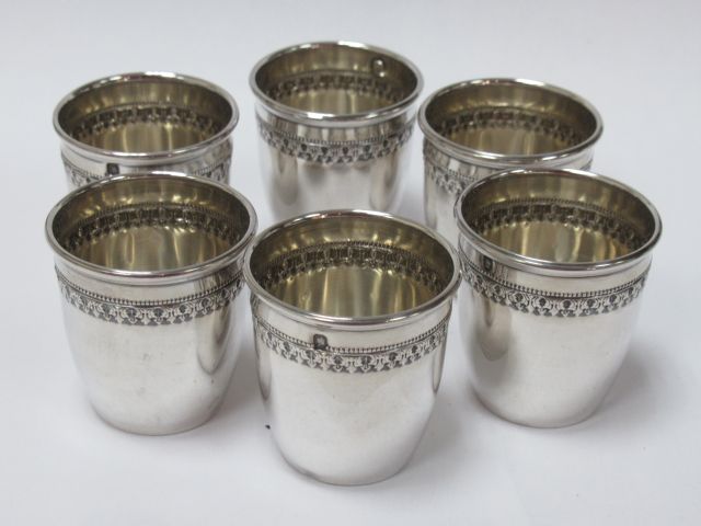 Null Suite of 6 silver goblets. Minerva. Weight : 77 g Height : 4 cm