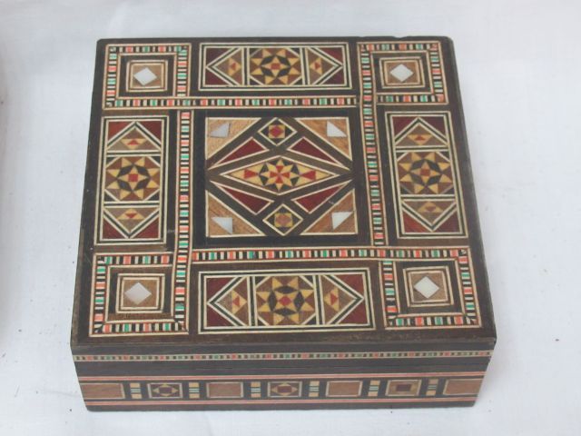 Null Conjunto de dos cajas (Siria?), 16 x 11,5 cm y 11 x 11 cm.