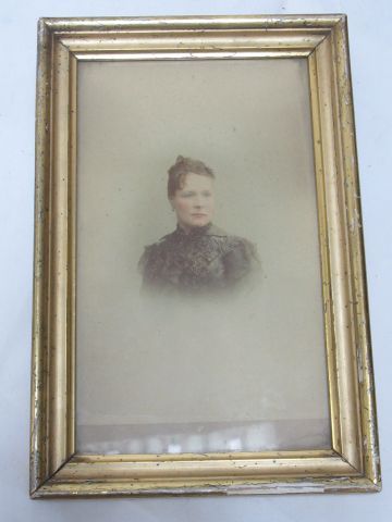 Null 一张年轻女子的古董照片。大约1900年。玻璃框架，24 x 16 cm