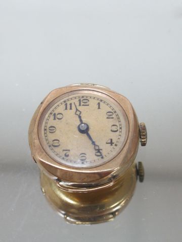 Null Damenuhrgehäuse aus 18K Gelbgold. Mechanisches Uhrwerk. Bruttogewicht: 9,83&hellip;