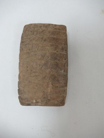 Null Tablilla de terracota, inscrita en ambas caras con un texto cuneiforme, que&hellip;