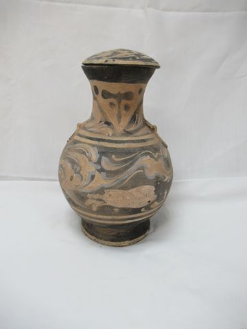 Null 有盖的赤土色柱形花瓶。多色的痕迹。中国，汉代。高度：34厘米（盖子上的事故）。

销售Villeneuve-lez-Avignon, 27/9/98.