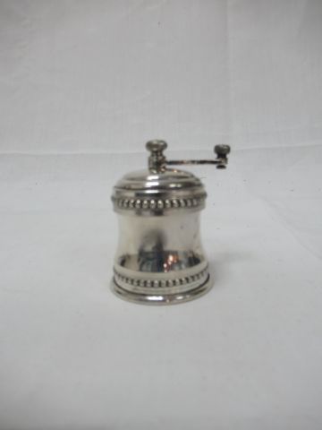 Null 
Pepper mill in silver plated metal, silver lid, metal mechanism. Gross wei&hellip;