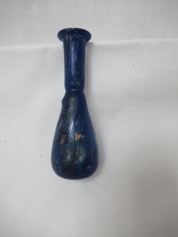 Null 一个蓝色玻璃杯的香醋。罗马时期。高度：9厘米

购买戛纳，Me Appay-Gairoard-Besch, 5/4/99