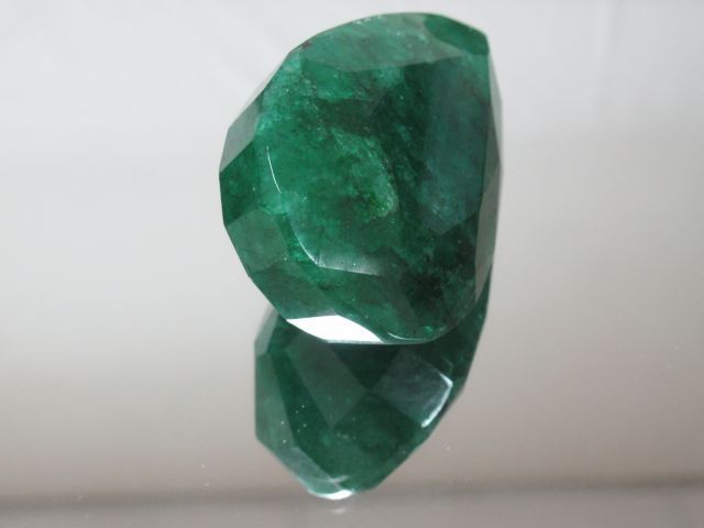Null Emerald, pear cut, 475 carats. With its certificate.