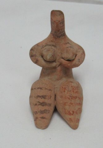 Null Terrakotta-Statue einer Muttergöttin. Spuren von Polychromie. Mesopotamien,&hellip;