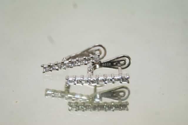 Null Paar Silberohrringe 925/1000 Linie in Silber mit kleinen weißen Quarz gepfl&hellip;