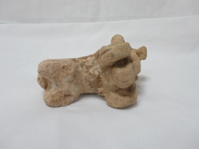 Null 陶器公羊，玩具车的一部分。Syro-Hittite的作品。腓尼基。公元前二千年，9x11厘米（轮子丢失）。

购买里昂，我兰伯特，9/12/00