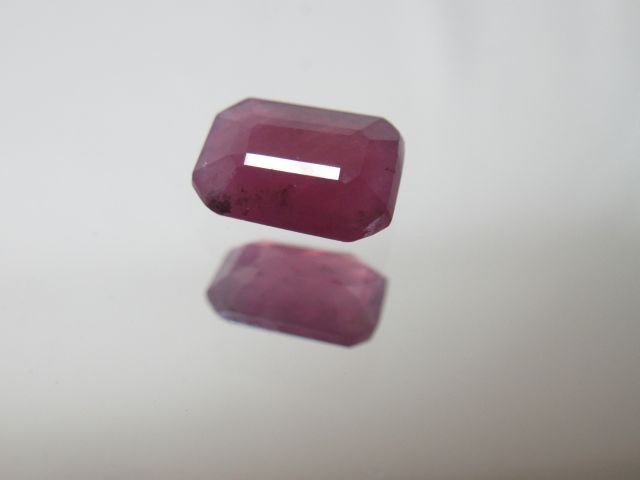 Null Ruby, 2.27 carats. With its certificate.