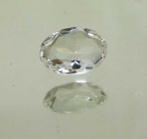 Null Oval quartz of 11.83 carats on paper.