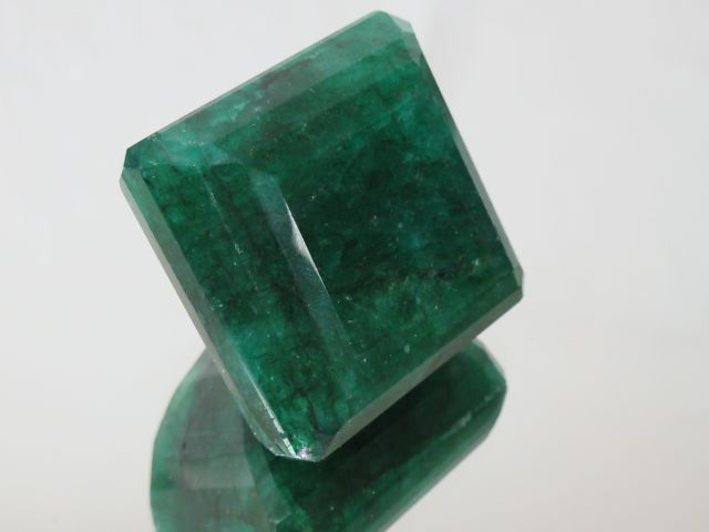 Null Important emerald. Weight : 507 carats. With its certificate.