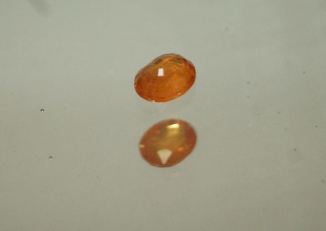 Null Beautiful orange garnet "Fanta" color oval of 2.28 carats on paper.