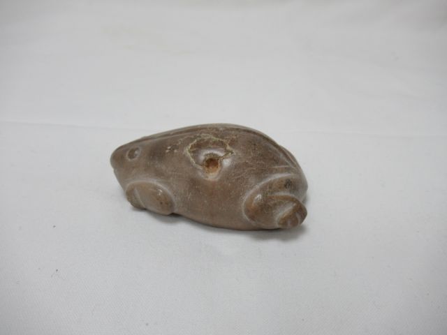 Null Carved blonde stone frog. Blush palette ? Mesopotamia, 1st millennium BC. L&hellip;