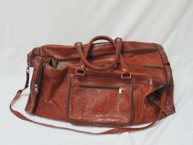 Null Reisetasche aus Leder. 24 x 56 x 30 cm (Verschleiß an den Ecken)
