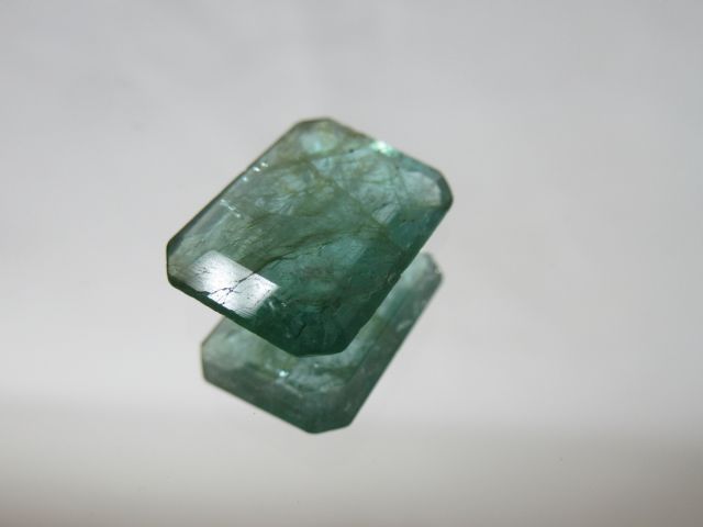 Null Emerald. Weight : 5,73 carats. With its certificate.