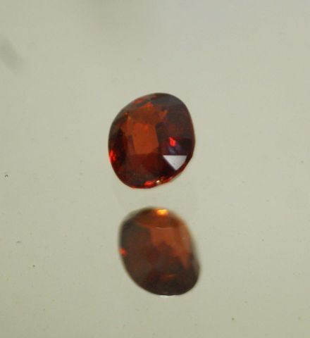 Null Oval garnet on paper. 

Weight : 4,41 cts approx.