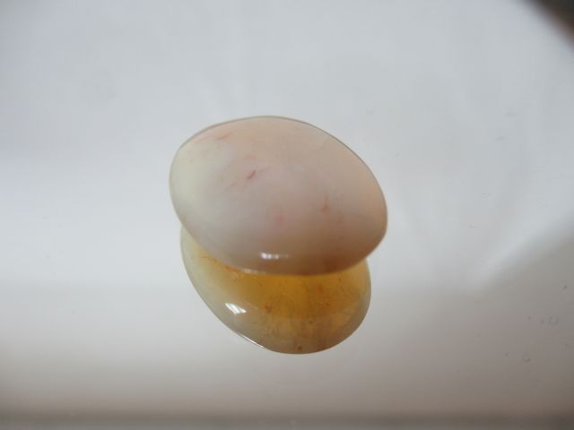 Null Opal, cabochon. Weight : 8,10 carats. With its certificate.