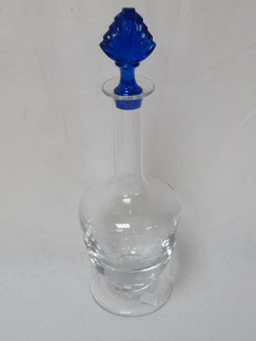 Null ROYAL de CHAMPAGNE Large white and blue crystal decanter. Height: 39 cm