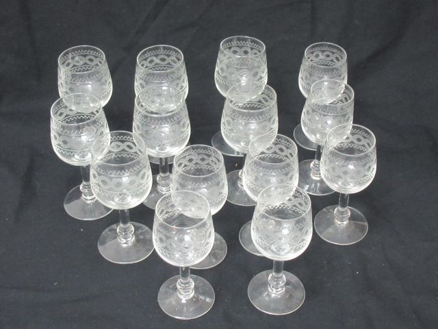 Null Conjunto de 14 copas de cristal grabadas.