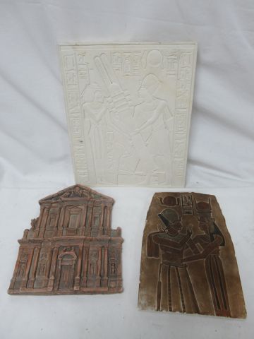 Null Set of 3 plaster plates, showing the façade of the Petra temple and 2 Egypt&hellip;