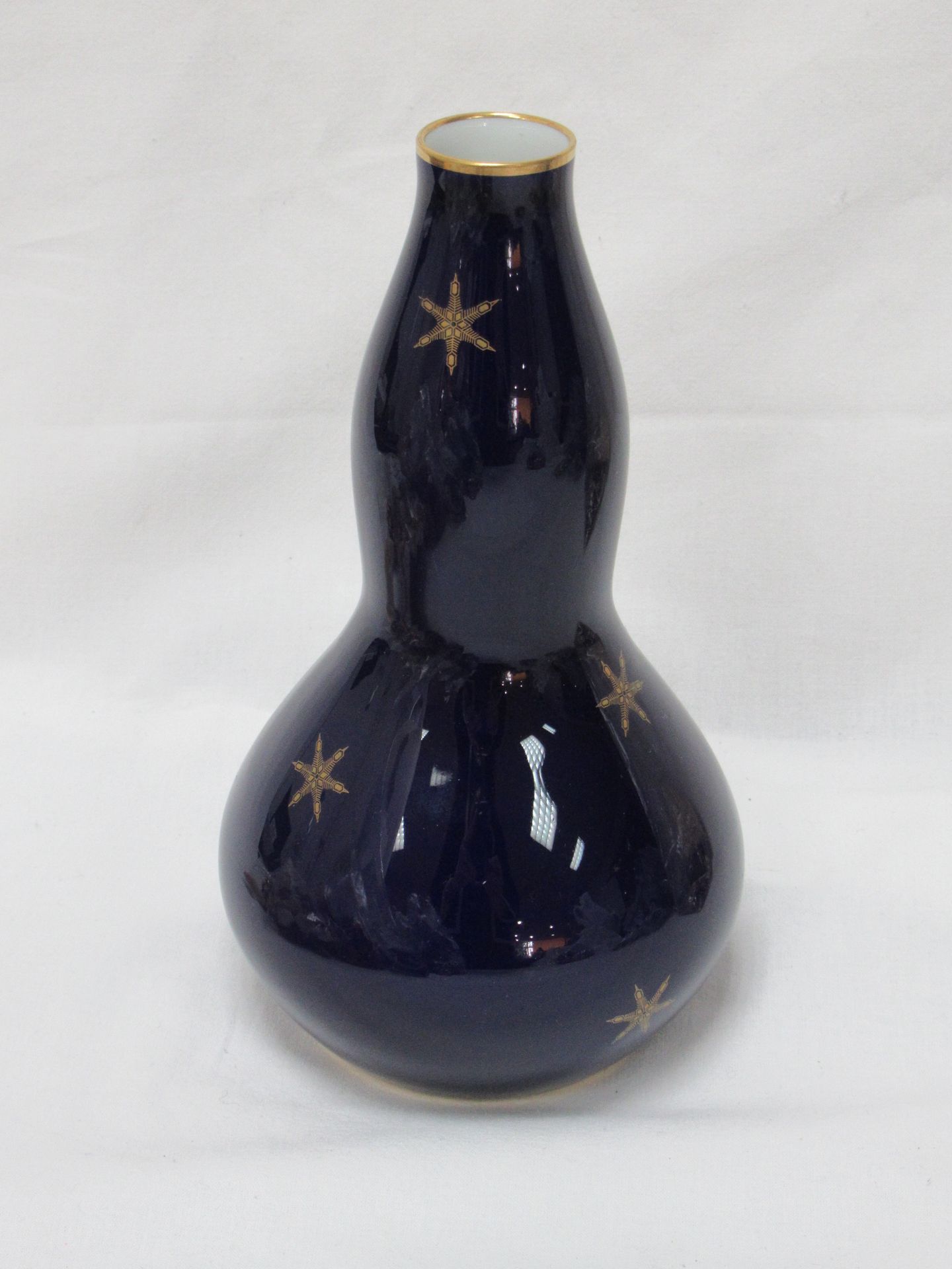 Null SEVRES Blue and gold porcelain vase. Dated 1900. Height: 19 cm