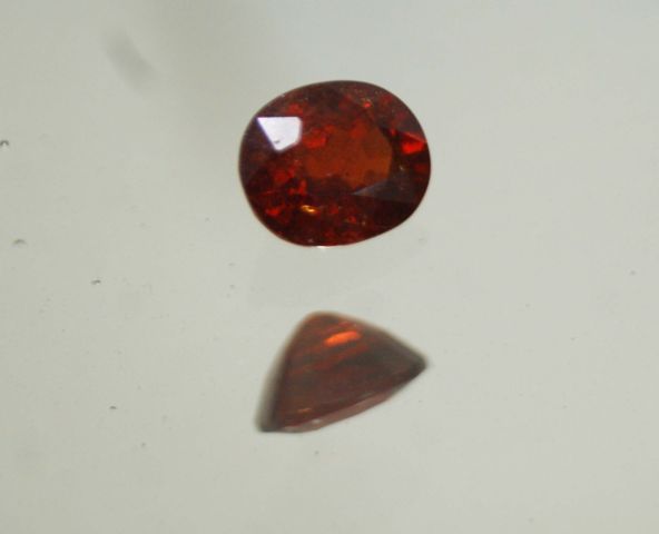 Null Oval garnet on paper.

Weight : 4,40 cts approx.