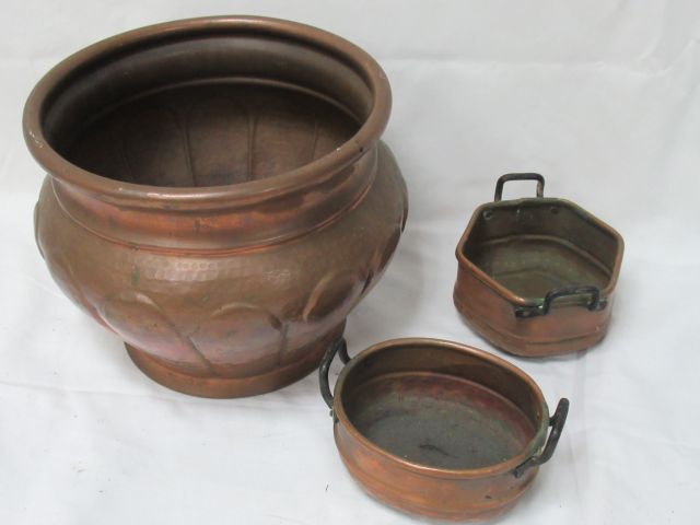 Null Set of three copper planters. 13-19 cm