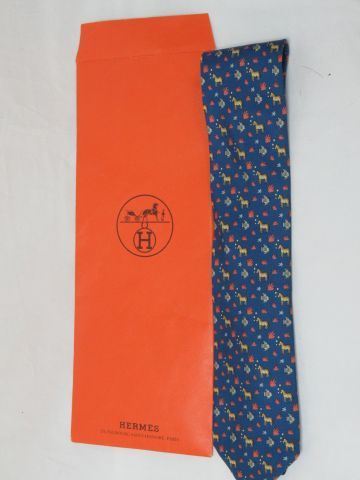 Null HERMES Silk tie, with horses decoration. In its pouch